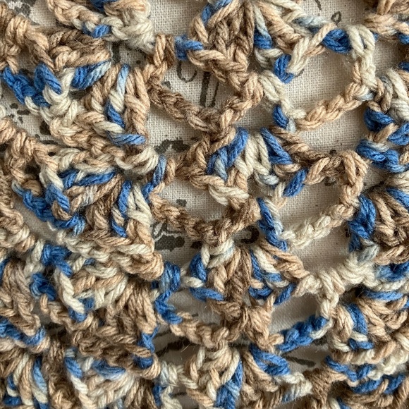 Lovely Hand Crocheted Shawl NWOT - Picture 8 of 10